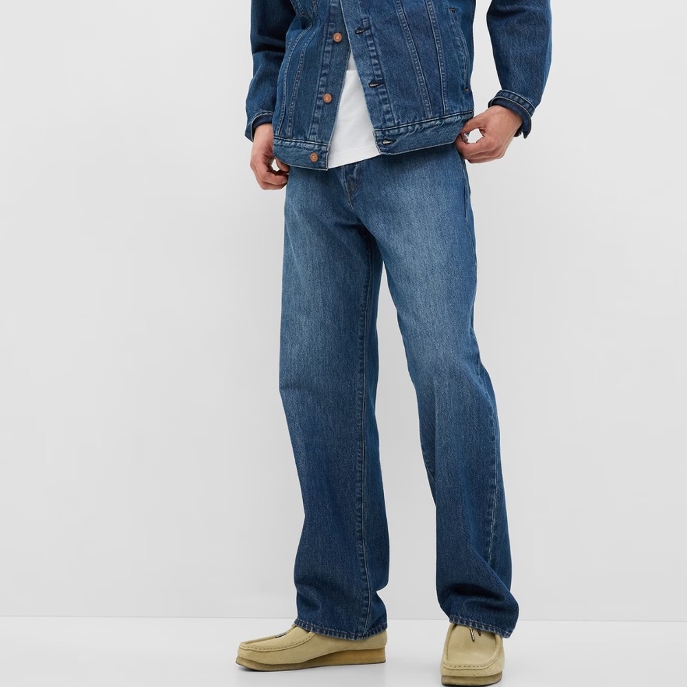 Gap - Men’s Loose Straight Fit Jeans, Sz 33x34. Med Wash and Lightly Starched.